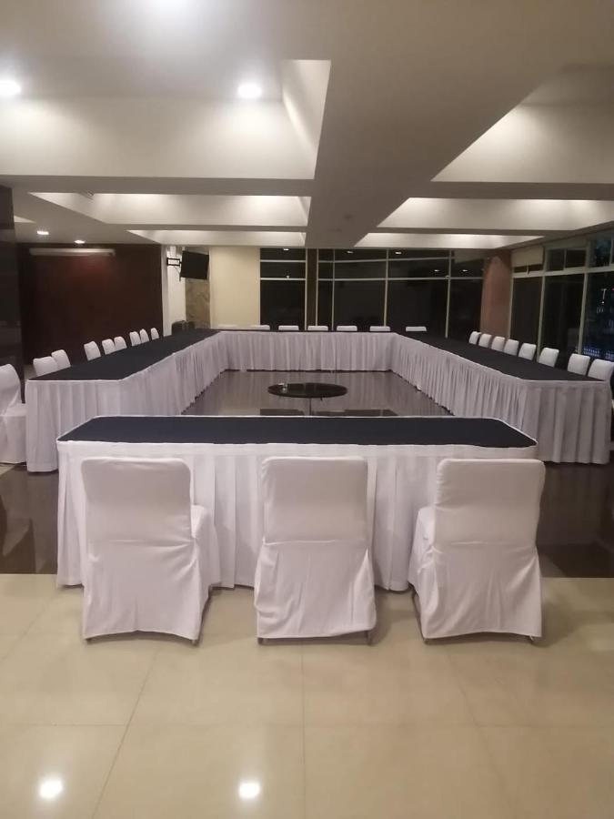 Hotel Real Plaza أوكدجوسلينس المظهر الخارجي الصورة
